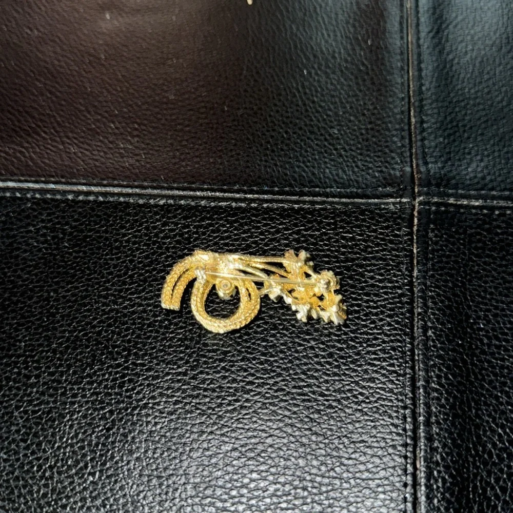 VTG Elegant Gold Tone Floral Brooch